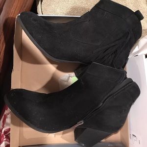 Black suede 11W booties